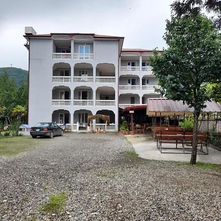 Beliy Dom Hotel Квариати Екстериор снимка