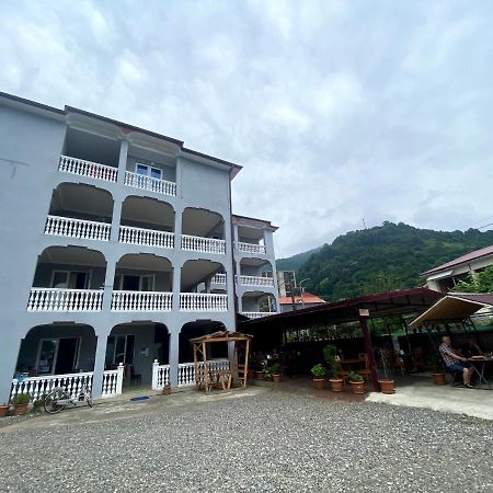 Beliy Dom Hotel Квариати Екстериор снимка