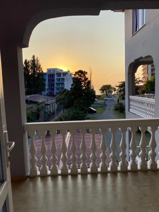 Beliy Dom Hotel Квариати Екстериор снимка