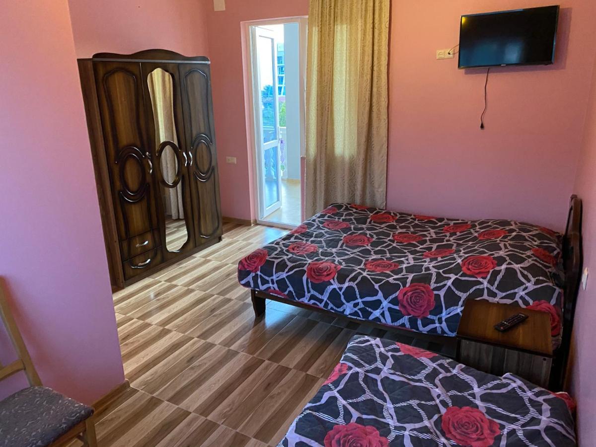 Beliy Dom Hotel Квариати Екстериор снимка