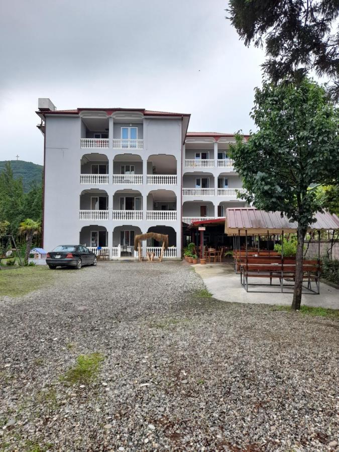 Beliy Dom Hotel Квариати Екстериор снимка