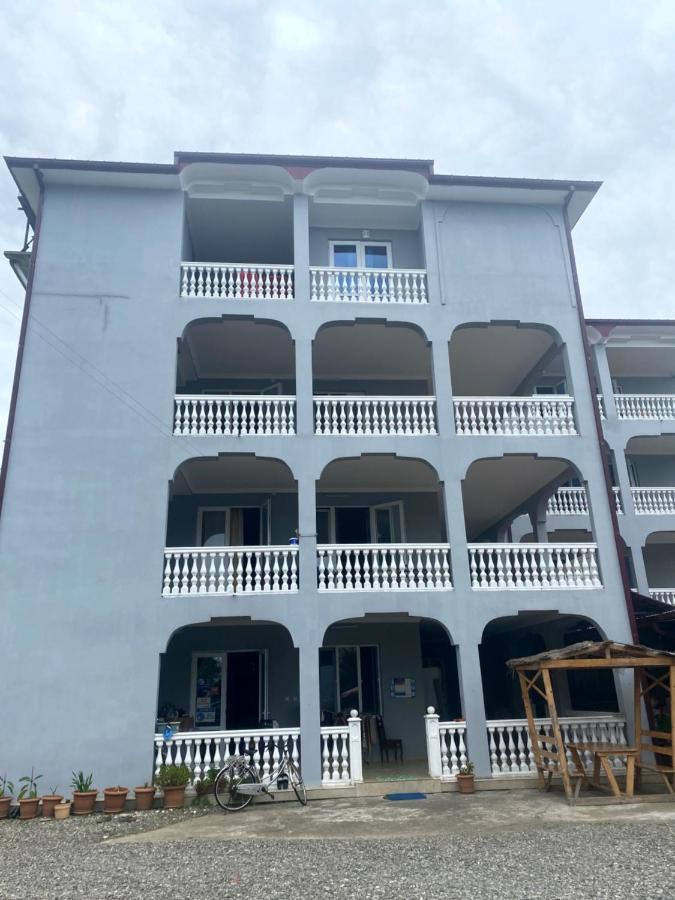 Beliy Dom Hotel Квариати Екстериор снимка