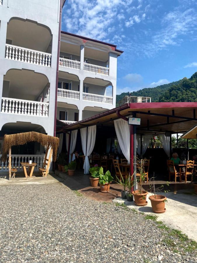 Beliy Dom Hotel Квариати Екстериор снимка