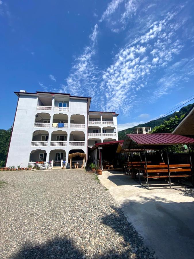 Beliy Dom Hotel Квариати Екстериор снимка