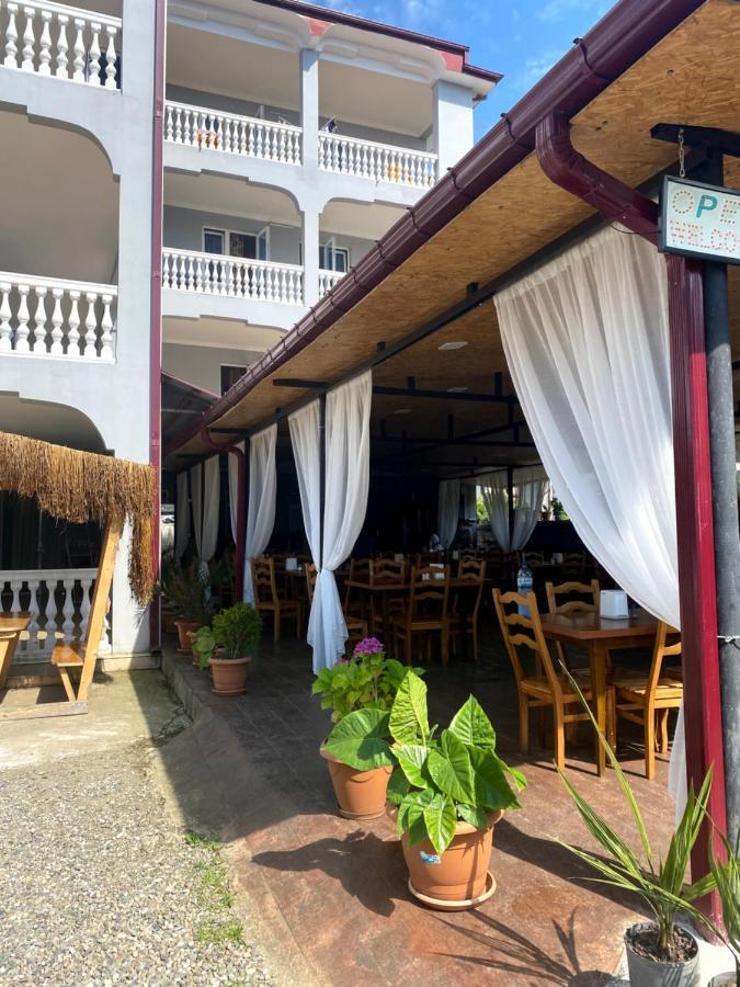 Beliy Dom Hotel Квариати Екстериор снимка