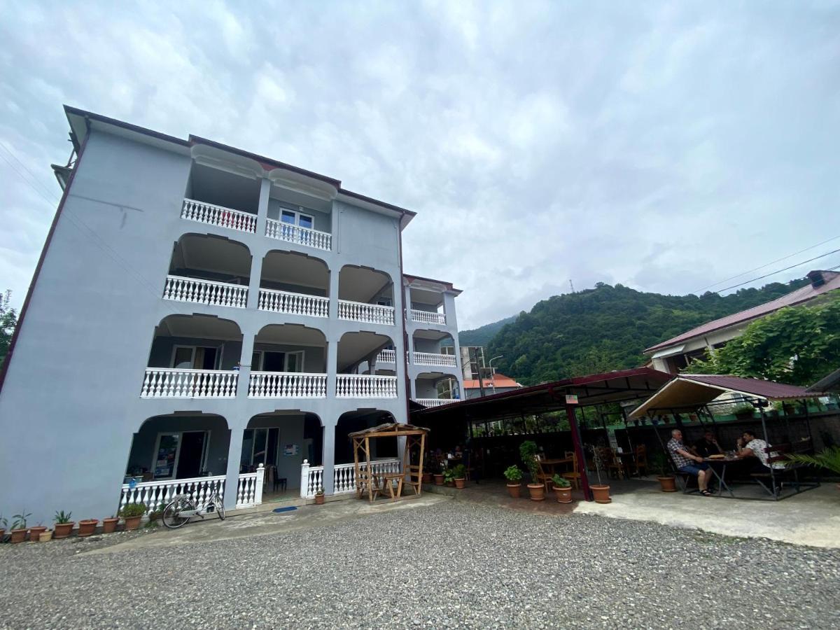 Beliy Dom Hotel Квариати Екстериор снимка
