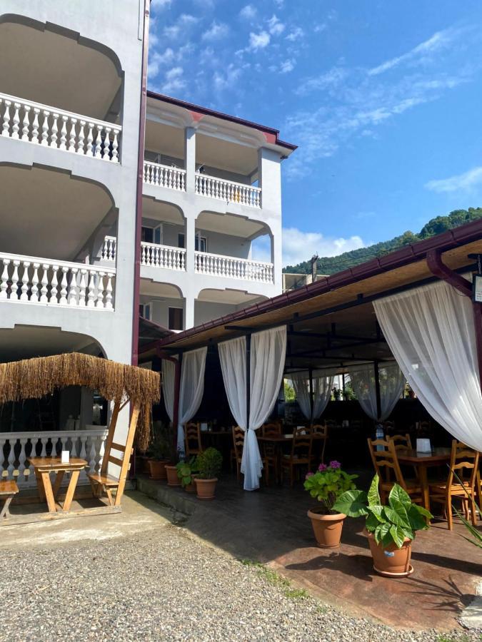 Beliy Dom Hotel Квариати Екстериор снимка