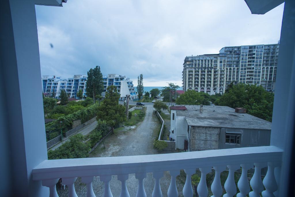 Beliy Dom Hotel Квариати Екстериор снимка